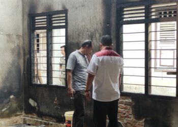 Bupati Basel Respon Cepat saat Ketahui Rumah Warganya Dilahap Api