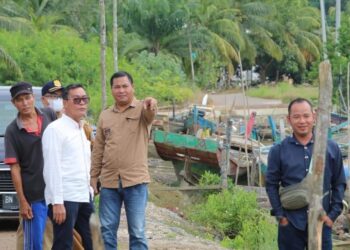 Komisi II DPRD Babel Pastikan Bantuan Kapal Nelayan Batu Betumpang