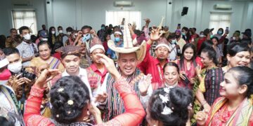 Lantik Pengurus Keluarga TIROSA Pangkalpinang, Wali Kota Molen Kenakan Topi Rote