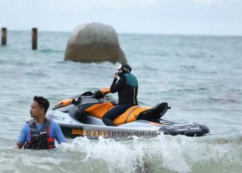 Jajaki Pesona Pantai Belitung Lewat Jetski