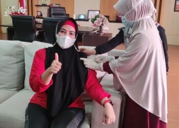 Terima Suntikan Booster, Wakil Bupati Basel Ajak Warga segera Vaksin Dosis Lanjutan