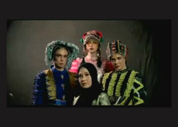 Cual Babel Melenggang di Paris Fashion Show 2022
