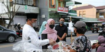 Order Takjil dan Traktir Warga Ala Gubernur Babel di Kampung Ramadan