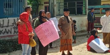 Warungnya Dibongkar Satpol-PP Pangkalpinang, Rita Janda Anak Tujuh Menangis Histeris