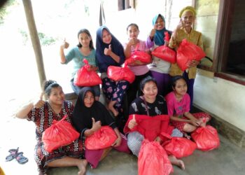 SMSI Babel dan AITI Bagikan Paket Ramadhan