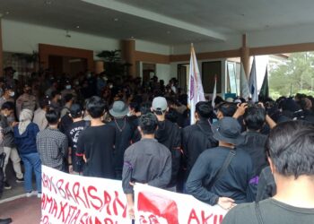 Dalam Sehari, Gedung DPRD Babel Didatangi Massa Dua Kali