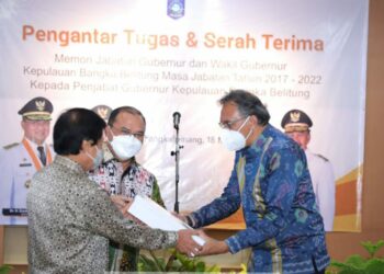 Erzaldi Rosman Serahkan Memori Jabatan kepada Pj Gubernur Ridwan