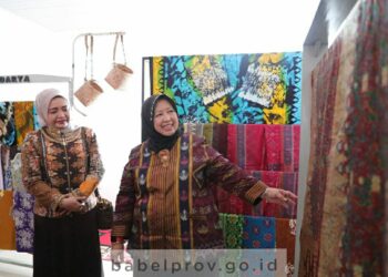 Puan Maharani Terpesona dengan Keindahan Songket Tenun Babel
