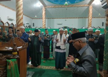 Gelar Shalat Ghaib Untuk Mendiang Emmeril, Walikota Molen Sampaikan Belasungkawa
