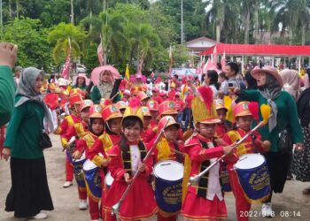 Keriuhan Bunyi Drum Band Iringi Baris Berbaris Karnaval Anak TK dan PAUD di Pangkalpinang