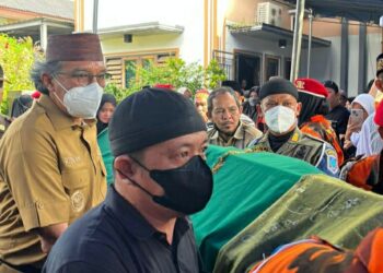 Ridwan Djamaluddin Sempatkan Takziah ke Kediaman Kasat Satpol PP Babel
