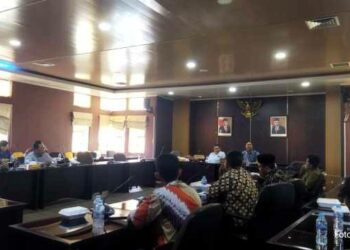 Dihadapan Komisi III DPRD Babel, FPHR minta untuk evaluasi izin perusahaan rugikan rakyat