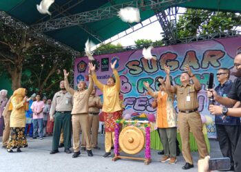 Diusia 64 Tahun SMA Negeri 1 Pangkalpinang, Molen Apresiasi Jasa Guru