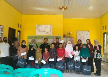 Anak Yatim dan Piatu di Desa Belo Laut Terima Bantuan dari PT Timah, Salminah: sangat senang