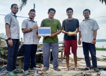 Rusak Dihantam Cuaca Ekstrem, PT Timah Tbk Bantu Pembangunan Pondok Nelayan di Tanjung Niur