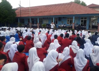 Serahkan KTP Elektronik, Molen Diskusi Santai dengan Pelajar SMKN 1 Pangkalpinang
