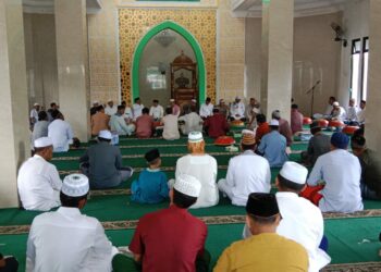 Sebagai Masjid Tertua Di Kampung Sang Kakek, Molen Mengaku Bahagia Shalat Jumat Perdana Masjid Al-Mizan