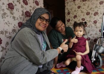 PT Timah Tbk Serahkan Dua Kursi Roda untuk Warga Desa Baru Belitung Timur 