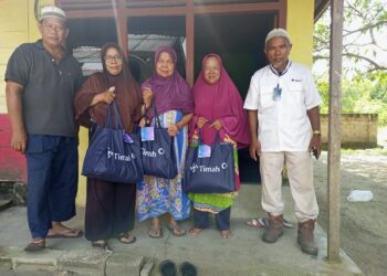 PT Timah Tbk Bagikan 200 Paket Sembako ke Warga di Bangka Barat pada Bulan Ramadhan