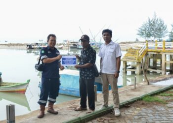 PT Timah Tbk Bantu Pembangunan Talut Dermaga Nelayan Tanjung Gunung