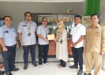 PT Timah Tbk Serahkan Bantuan Alat Produksi bagi Kelompok Usaha Bersama di Beltim