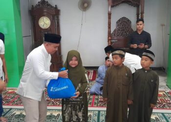 Wali Kota Molen Salurkan Bantuan Sembako Ke Anak Yatim Piatu Di Kelurahan Gajah Mada