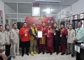 Molen bersama Abang Hertza Antarkan Para Caleg DPC PDIP Ke KPU Pangkalpinang