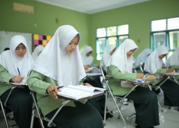 Dewi Padillah Bersyukur Akhirnya Bisa Lulus Program Kelas Beasiswa PT Timah Tbk 