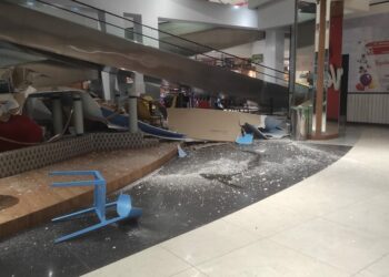 Liputan Ambruknya Plafon Transmart Pangkalpinang Berakhir Intimidasi