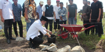Peletakan Batu Pertama Pembangunan Masjid Nurul Hidayyah Sungai Tebo oleh Bupati Algafry