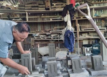 Manfaatkan Program PUMK PT Timah Tbk, Usaha Batako Aswari Semakin Berkembang