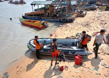 Sahril Dinyatakan Hilang Usai Berenang Kejar Seedboat Miliknya Lepas dari Ponton Tambang di Laut Sukadamai