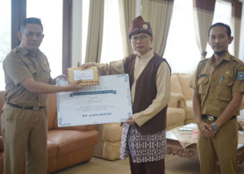Algafry Serahkan Donasi Tali Asih ASN Bangka Tengah untuk Daniel