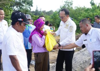 Bupati Bangka Tengah Salurkan Bantuan Korban Kebakaran di Dusun Tanjung Berikat