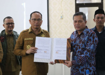 Penandatanganan Dana Hibah Pilkada, Bupati Algafry: saya harap anggaran ini bisa dimaksimalkan