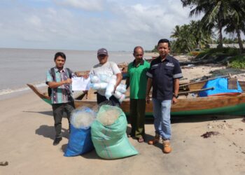 Nelayan Terima Bantuan Jaring dari PT Timah Tbk, Berharap Bisa Tingkatkan Hasil Tangkapan