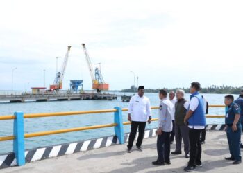 Pj Gubernur Safrizal Tinjau 2  Pelabuhan di Belitung, Fokus Kendalikan Inflasi