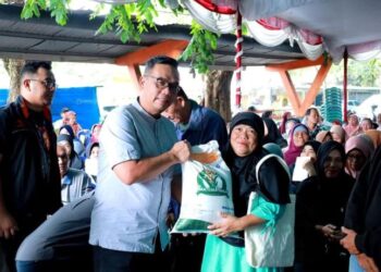 Sekda Mie Go Hadiiri Pembagian Beras Cadangan Pangan Pemerintah Pusat
