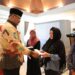Pj Gubernur Safrizal bersama BKOW Babel Salurkan Bantuan ke Lansia hingga Anak Yatim