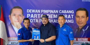 Giliran Pengusaha Muda Ini Ambil Formulir Pendaftaran dari Demokrat, Penantang baru Bursa Pilwako Pangkalpinang