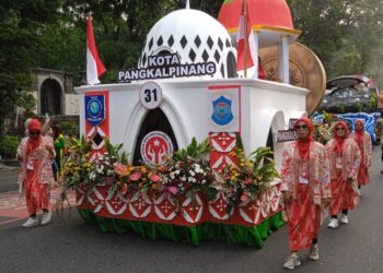 Mobil Hias Ikonik Kota Pangkalpinang Tampil Di Pawai HUT Dekranas Ke-44 Di Solo
