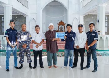 Dukung Percepatan Penyelesaian Pembangunan Masjid di Desa Batu Belubang, PT Timah Serahkan Bantuan ke Yayasan Baiturrahman