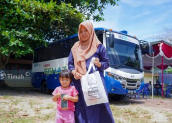 Warga Desa Kace Timur Antusias Periksa Kesehatan di Mobil Sehat PT Timah