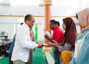 Unit Pengumpulan Zakat PT Timah Serahkan Bantuan Modal dan Tenda ke Pelaku Usaha