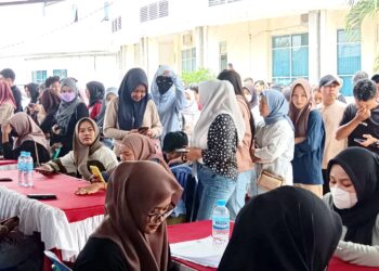 Penonton Serbu Booth Tiket Konser For Revenge, D’Masiv dan Jono Joni di Sounds of Babel Vol 2