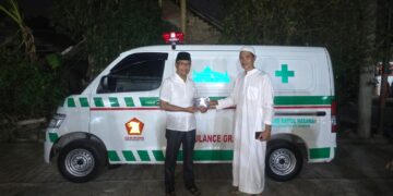 Bangun Jaya Serahkan Mobil Ambulans untuk Masjid di Air Mawar, Anggota DPRD Pangkalpinang Peduli Masyarakat