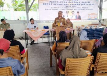 96 KPM Terima Bantuan Beras, Bupati Algafry: Kita Serahkan Beras Bulog Kualitas Premium