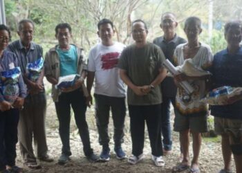 Jelang Imlek, 120 Masyarakat Benteng Terima Bantuan Beras