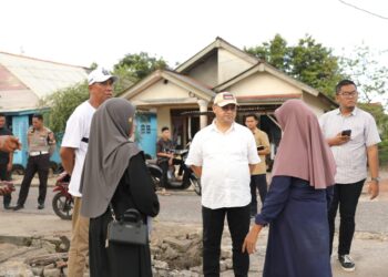 Erzaldi Rosman Sambangi Lokasi  Rumah Korban Kebakaran di Simpang Rimba
