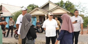 Erzaldi Rosman Sambangi Lokasi  Rumah Korban Kebakaran di Simpang Rimba